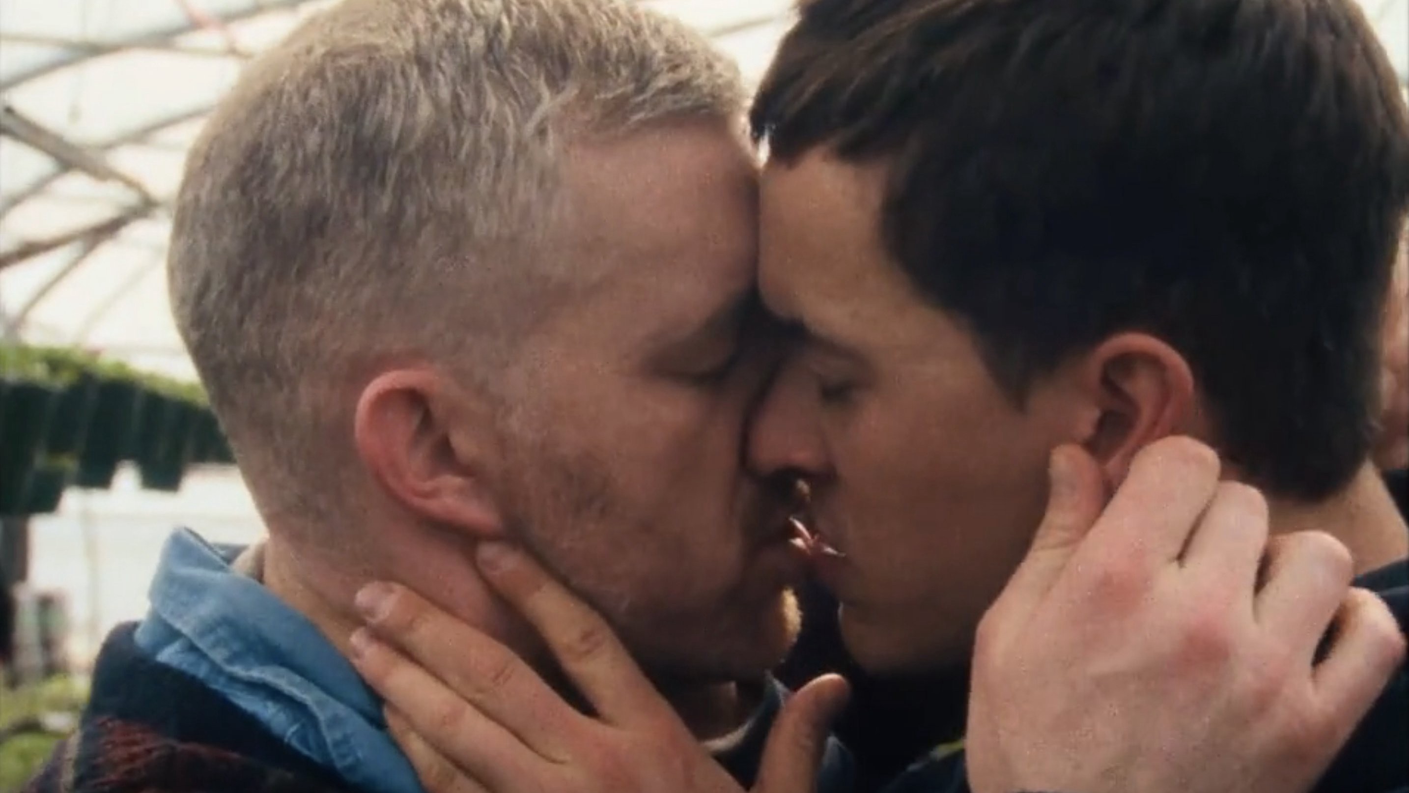 Dưới Lớp Vỏ Bọc - Plainclothes