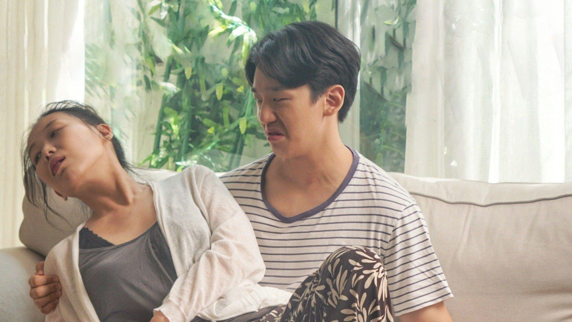 Kẻ thù gặp nhau ở phòng khách của chúng tôi - The Sex Across My Door