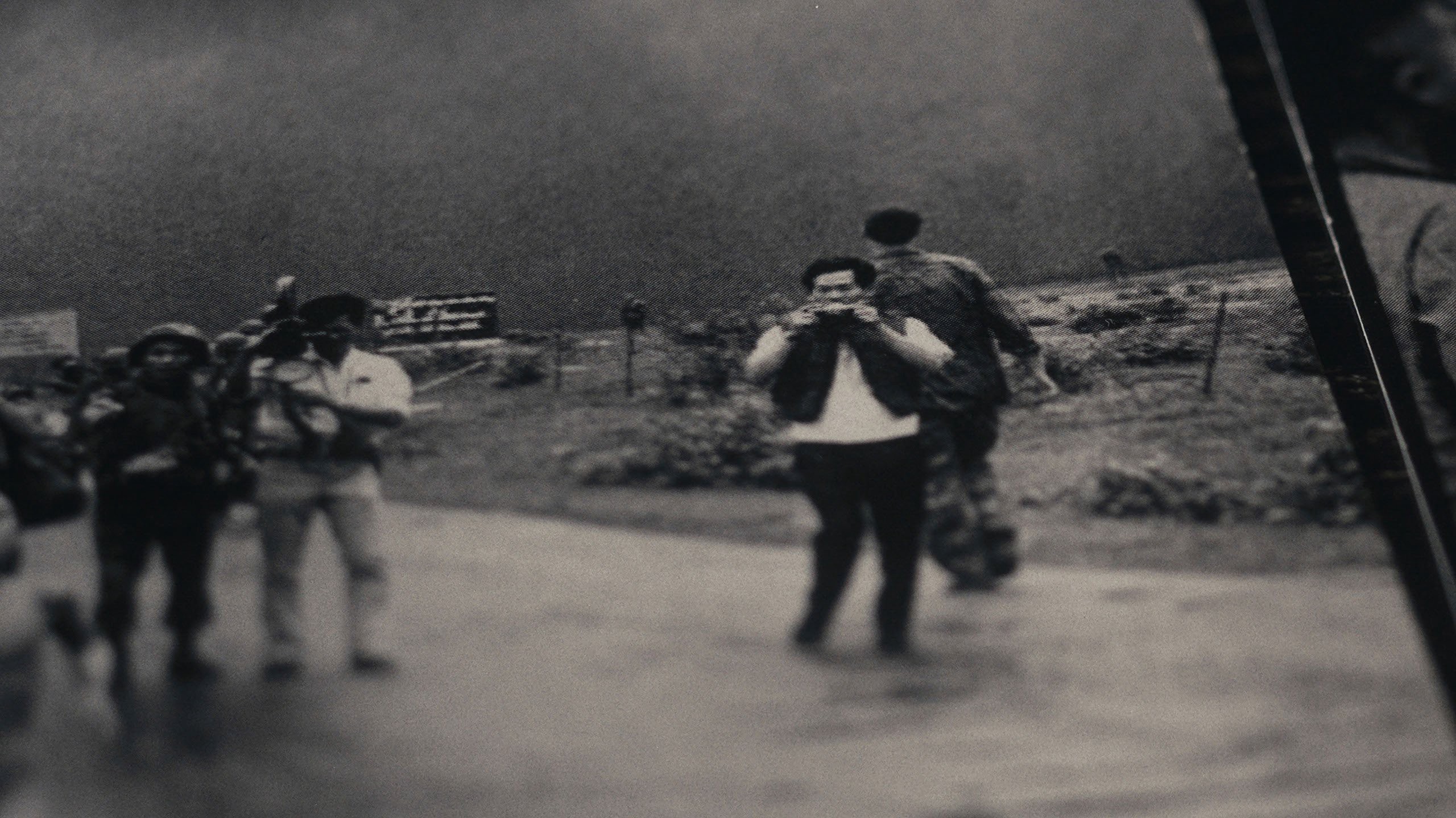 Người Chụp Bức Ảnh Lịch Sử - The Stringer: The Man Who Took the Photo